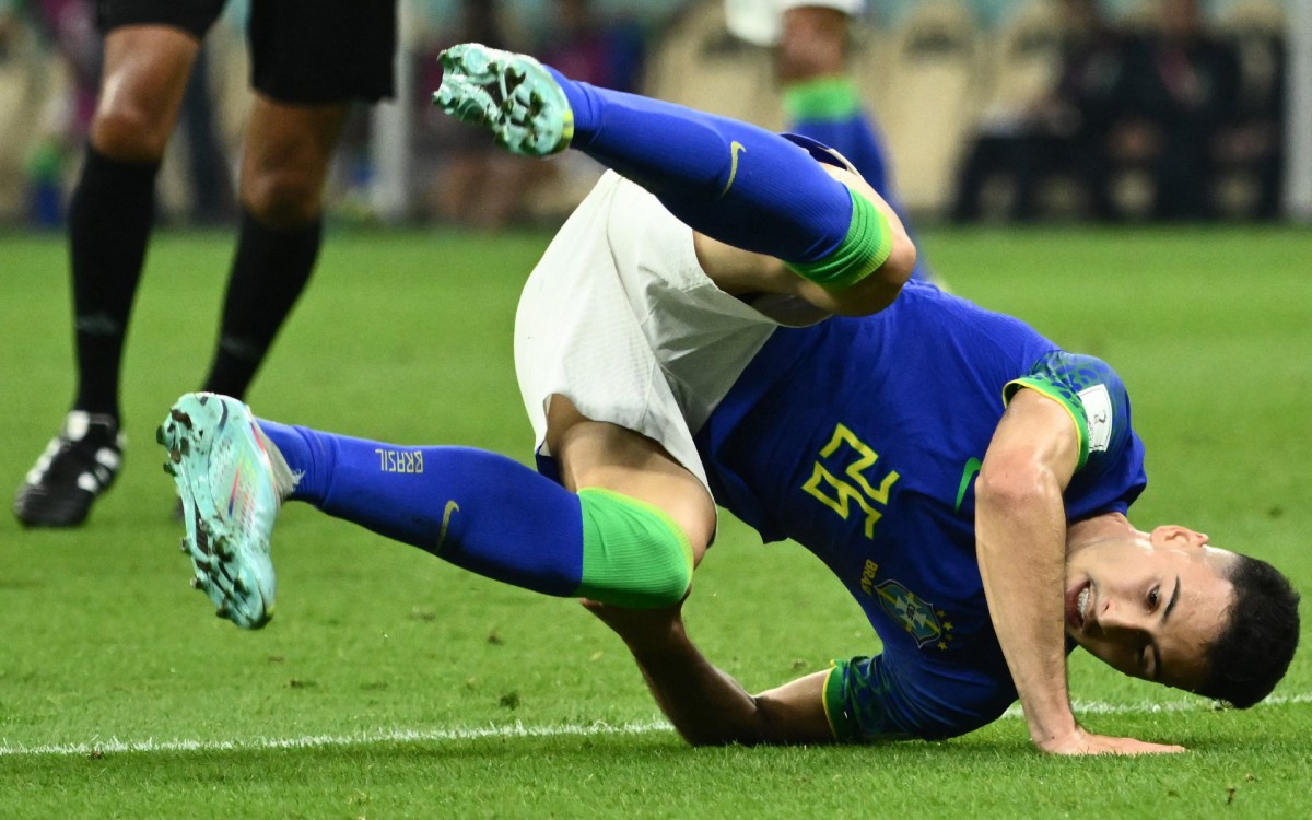 Brasil encerrou participa&Atilde;&sect;&Atilde;&pound;o na fase de grupos da Copa do Mundo contra Camar&Atilde;&micro;es