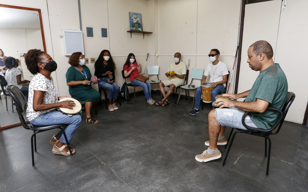 Musicoterapia &eacute; uma pr&aacute;tica utilizada na Unidade de Defici&ecirc;ncia Visual (UDV) do CMR Oscar Clark - Divulga&ccedil;&atilde;o