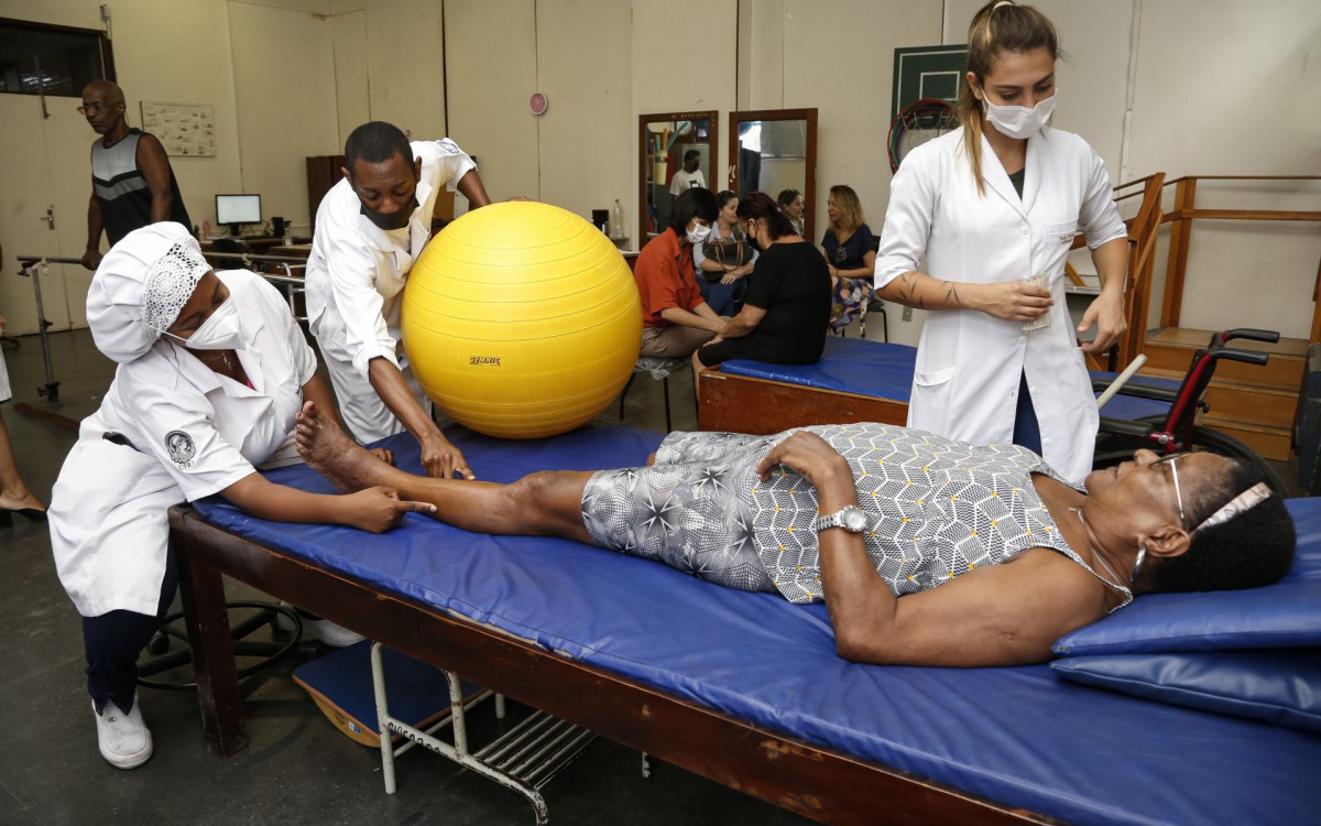 CMR Oscar Clark trabalha na reabilitação dos pacientes com deficiência - Divulgação