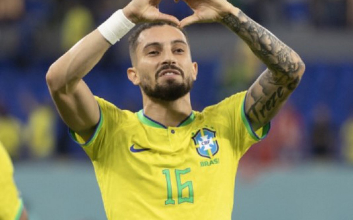 Alex Telles - foto de divulgação da camisa da CBF