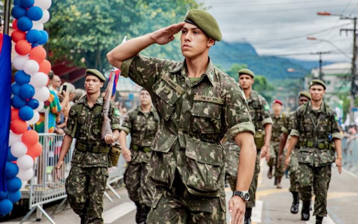 As For&ccedil;as Armadas marcam presen&ccedil;a no desfile c&iacute;vico