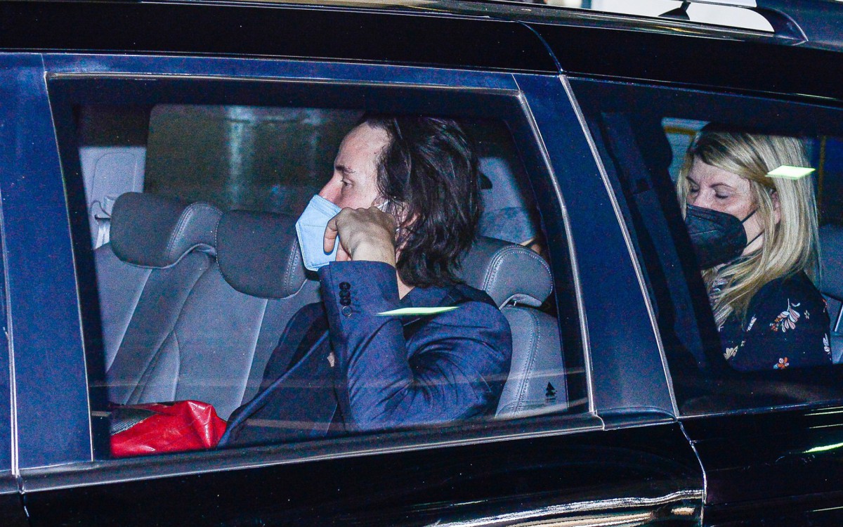 Keanu Reeves desembarca em aeroporto de S&atilde;o Paulo