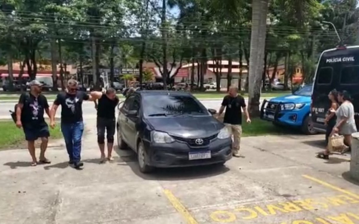 Chegada do acusado de estupro na 167&ordf; DP.