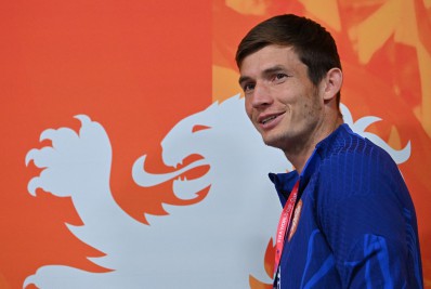 Geração contraria tradição da Holanda e meia afirma: 'Gostaria de ser campeão sem jogar bem'