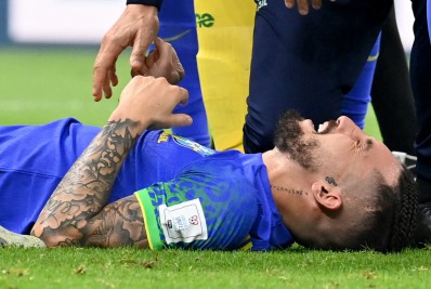 Alex Telles lamenta lesão e sonho interrompido com corte na Copa do Mundo