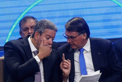 Lira concede aposentadoria parlamentar a Bolsonaro; valor supera R$ 30 mil