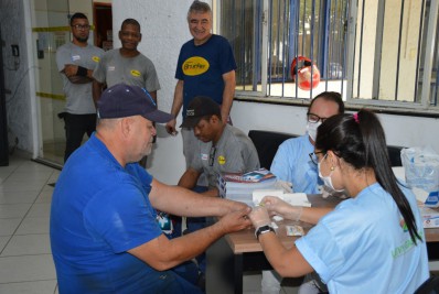 Prefeitura encerra atividades do Novembro Azul com ação na praça