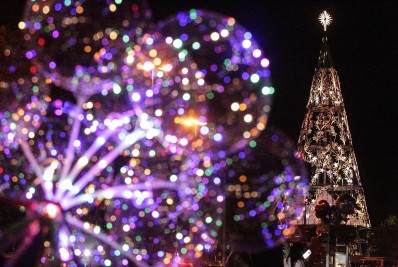 Árvore de Natal inaugurada em São Francisco emociona público