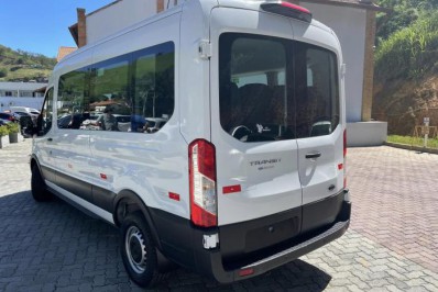 Prefeitura de São José adquire nova van que será doada para a Apae