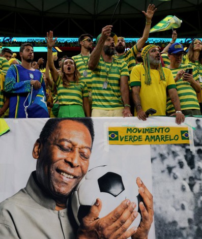 Uma das faixas em apoio a Edson Arantes do Nascimento, o Pelé, no Estádio Lusail