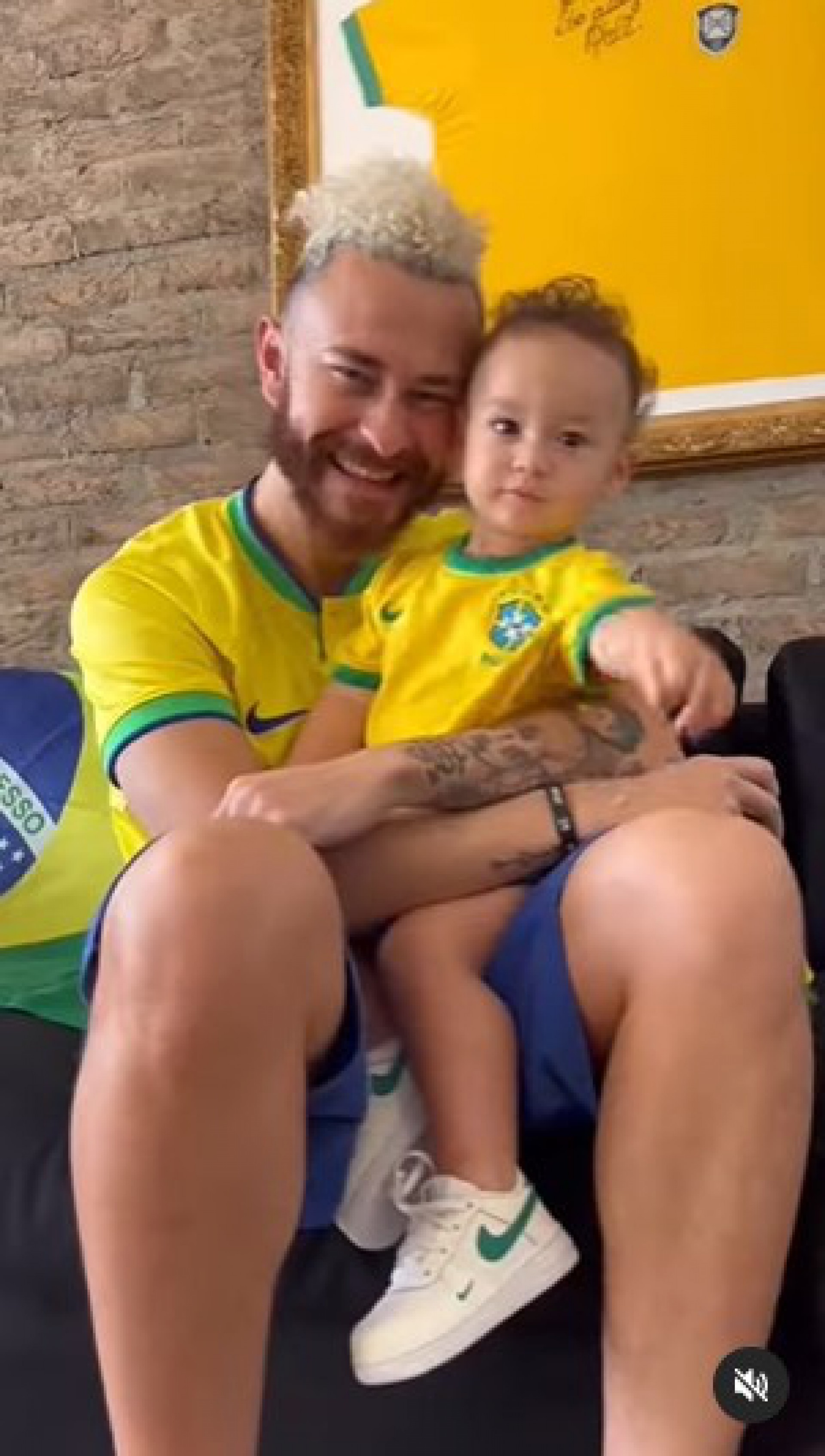 Fred, do Desimpedidos, volta ao Brasil para assistir jogo com filho - Reprodução Internet