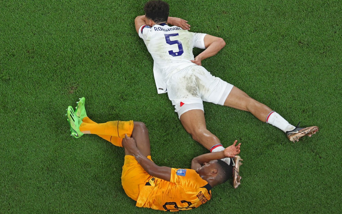 Holanda supera os Estados Unidos e &eacute; primeira sele&ccedil;&atilde;o a se garantir nas quartas da Copa