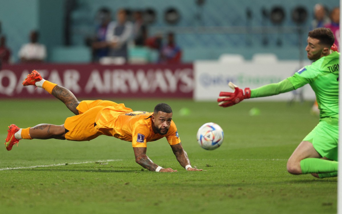 Holanda supera os Estados Unidos e &eacute; primeira sele&ccedil;&atilde;o a se garantir nas quartas da Copa