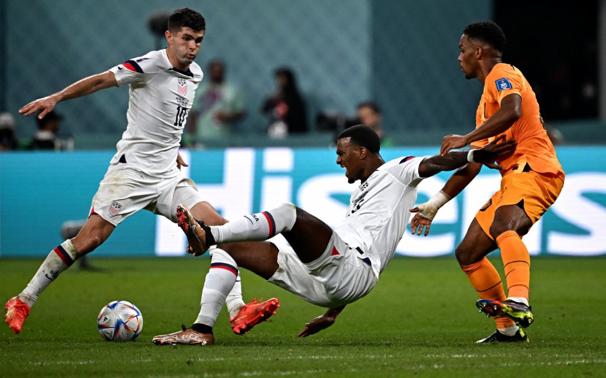 Holanda supera os Estados Unidos e &eacute; primeira sele&ccedil;&atilde;o a se garantir nas quartas da Copa