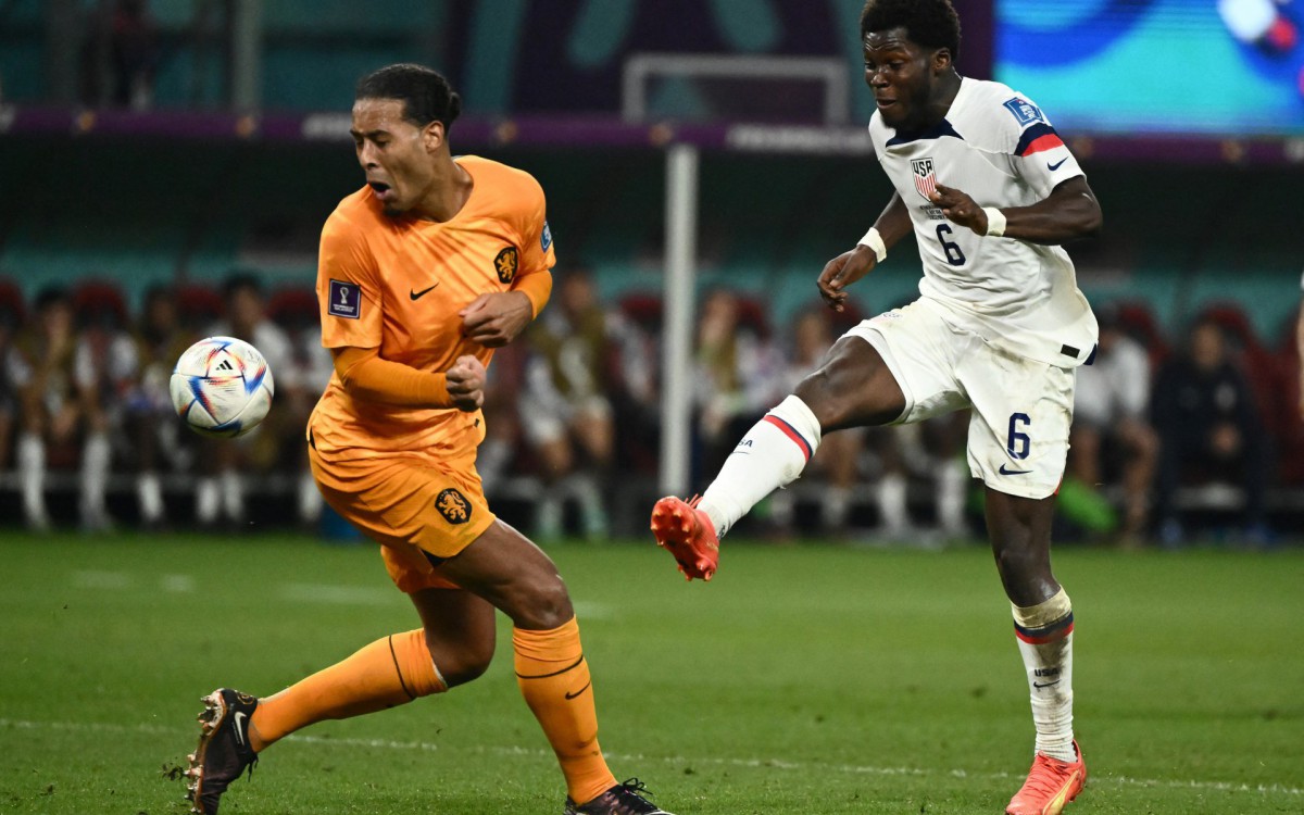 Holanda supera os Estados Unidos e &eacute; primeira sele&ccedil;&atilde;o a se garantir nas quartas da Copa