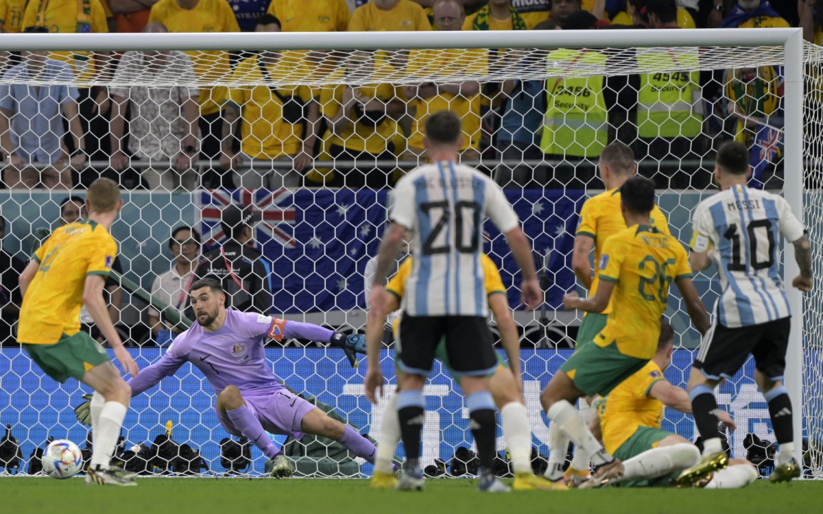Messi abriu o placar para a Argentina no Ahmad Bin Ali Stadium