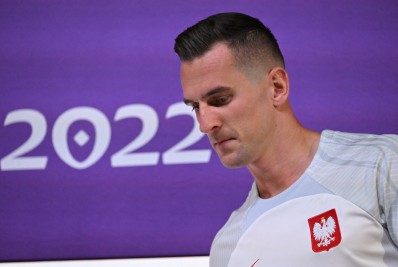 Atacante da Polônia diz que zagueiros vão 'precisar de motos' para parar Mbappé contra a França