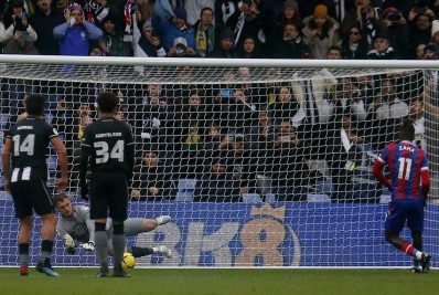 Botafogo faz jogo duro e empata com o Crystal Palace em Londres