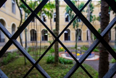 UFRJ diz que opera no negativo e não pode realizar pagamentos após corte de verba