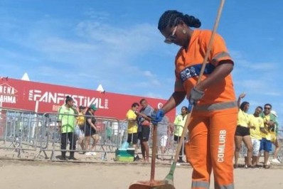 Comlurb remove quase uma tonelada de lixo no entorno da Fifa Fan Fest de Copacabana