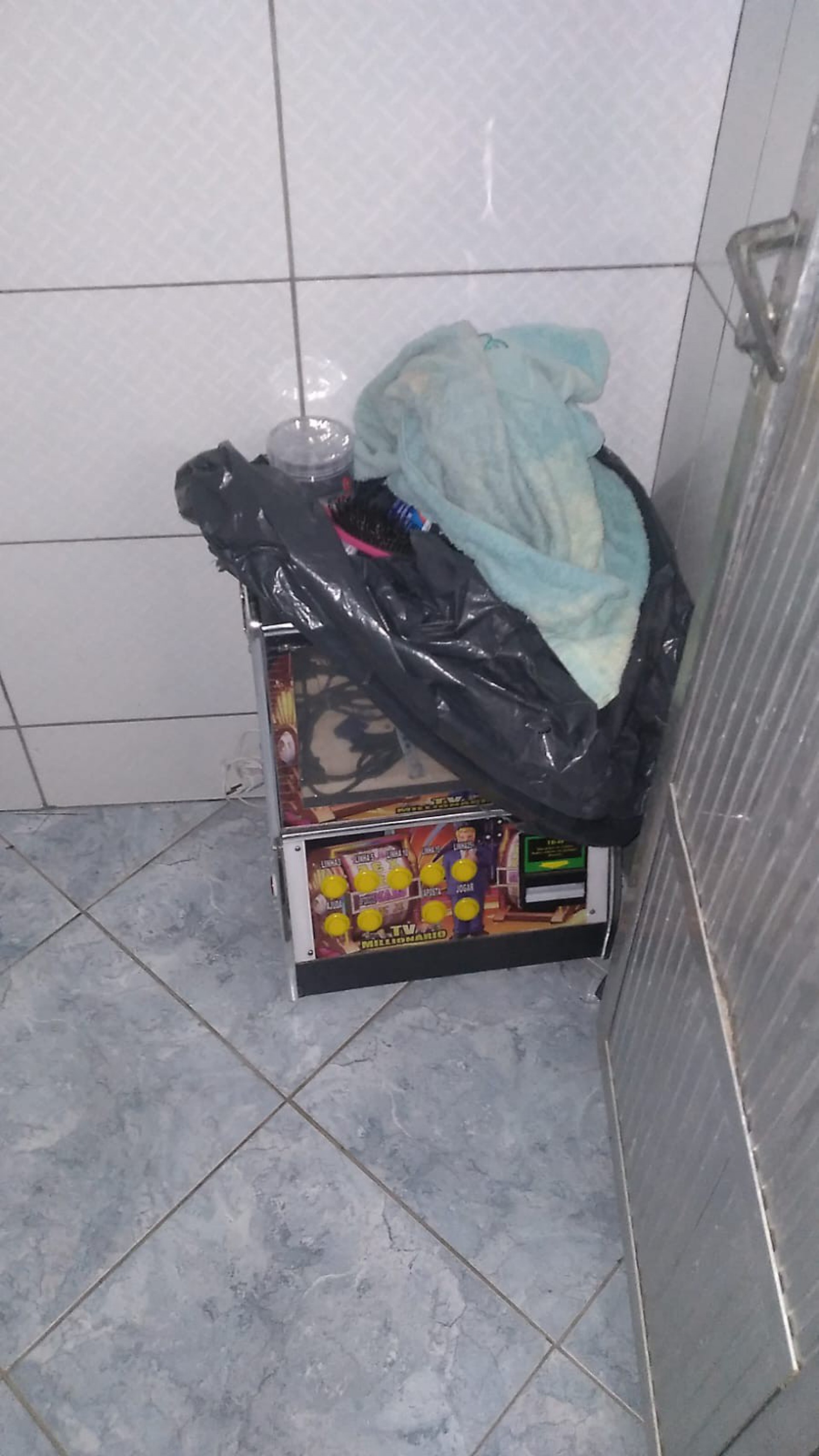 Polícia Militar estoura bingos clandestinos no Centro e Zona Norte do Rio e apreende 81 máquinas caça-níqueis - Divulgação