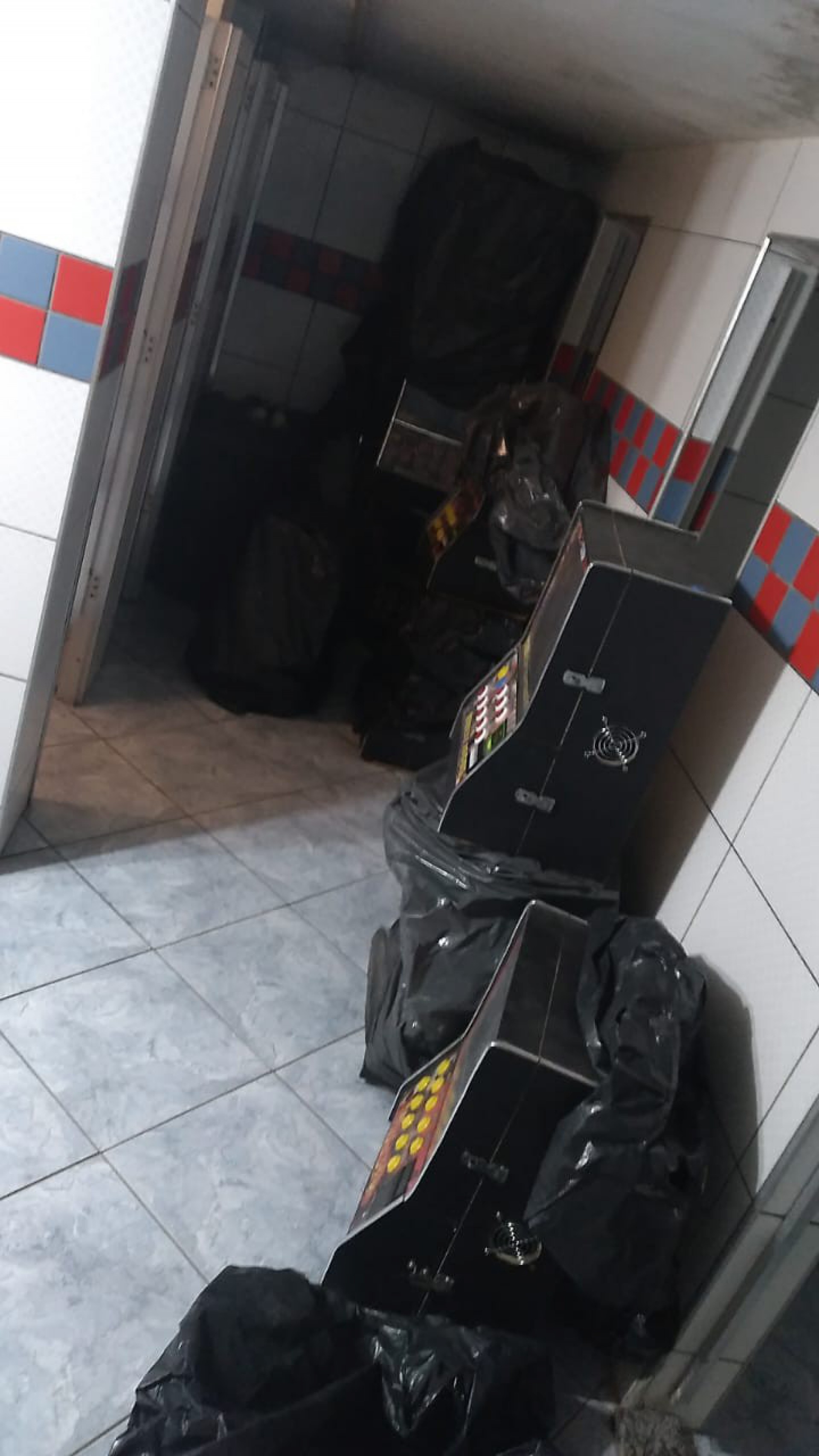 Polícia Militar estoura bingos clandestinos no Centro e Zona Norte do Rio e apreende 81 máquinas caça-níqueis - Divulgação