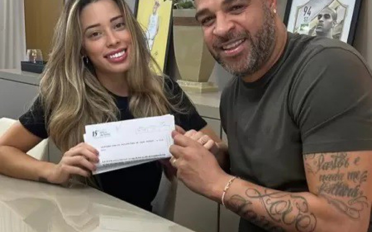 Adriano Imperador e Micaela Mesquita