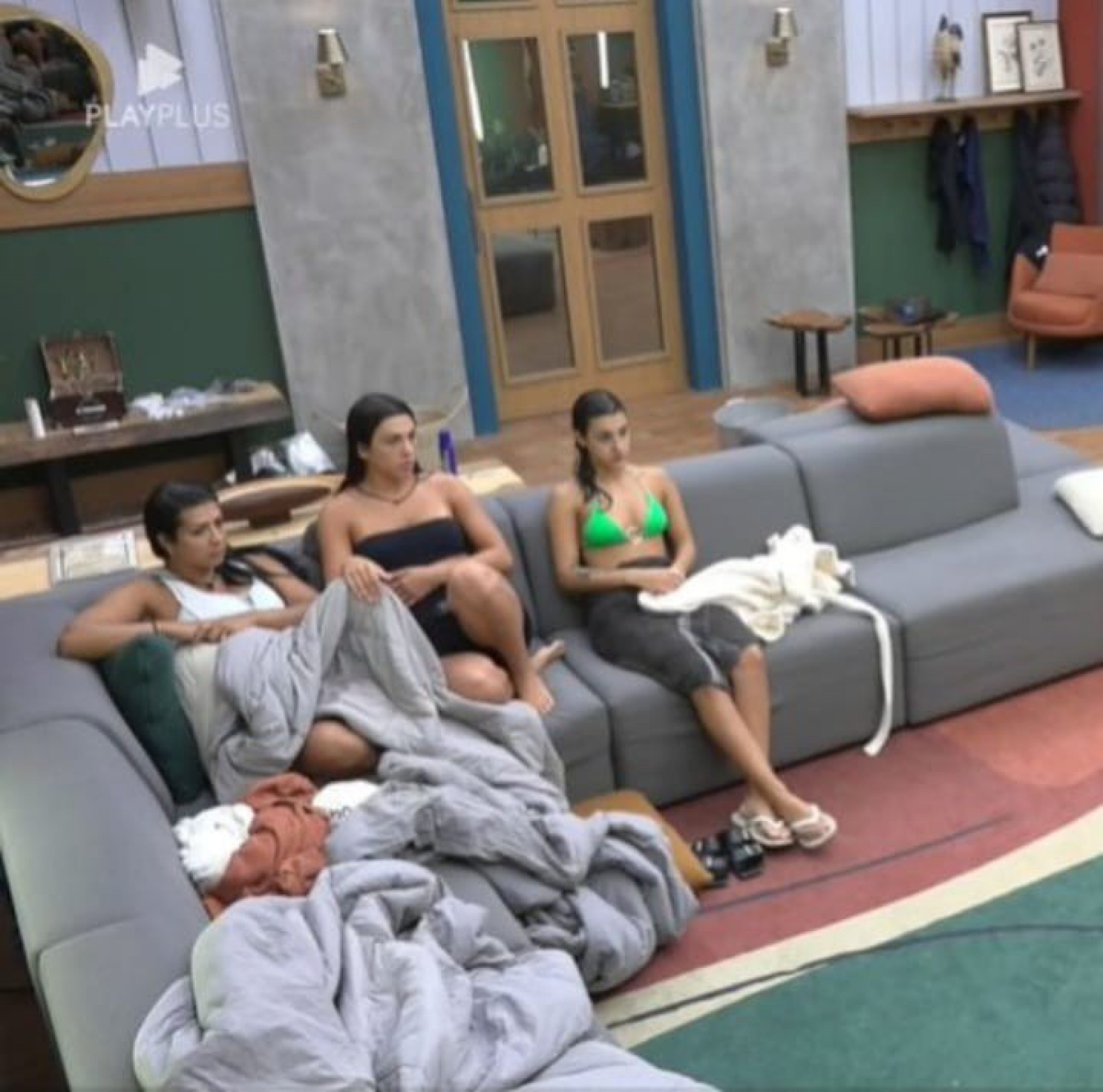 Peões foram avisados da saída de Deolane Bezerra  - Reprodução/Playplus