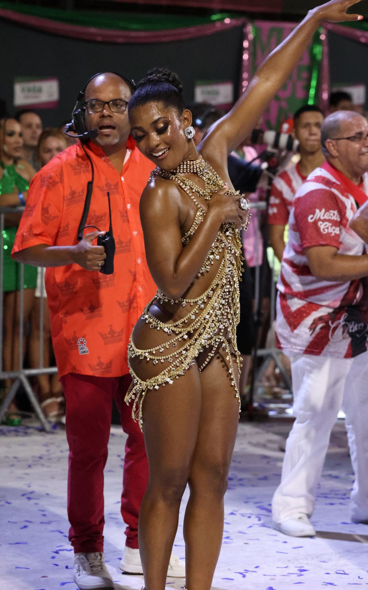 Erika Januza participa de evento na Cidade do Samba