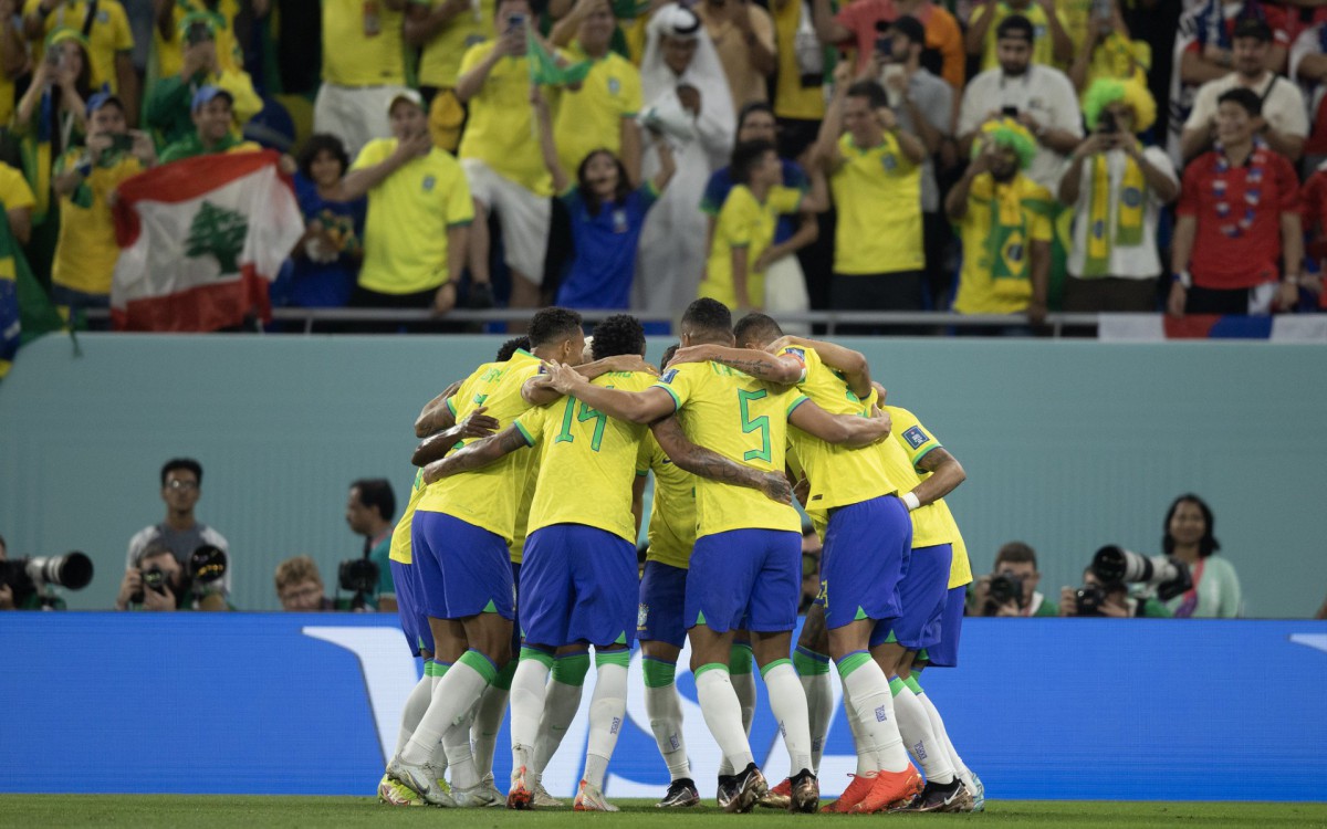 Brasil leva goleada da Argentina e é eliminado da Copa do Mundo