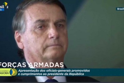 Bolsonaro chora ao participar de evento militar no DF; presidente não discursou