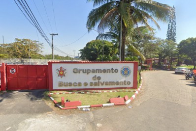 Bombeiros continuam buscas por carro que caiu no Rio Guandu