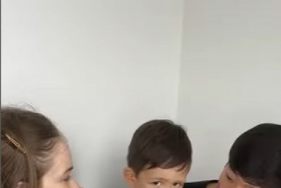 Sem clima de rivalidade! Pyong Lee e Sammy pintam filho com cores do Brasil e da Coreia do Sul