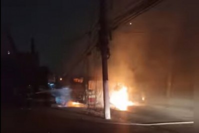 Criminosos explodem caixas eletrônicos em supermercados de SP