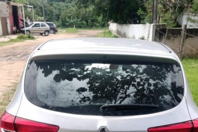  PM recupera carro roubado em Araruama