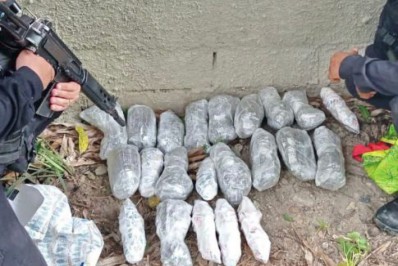 Menor é detido com farta quantidade de drogas e granadas em Araruama