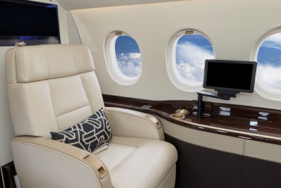 Cada vez mais rara, viagem de avião em primeira classe chega a custar R$ 80 mil