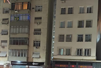 PM prende dois homens por depredar ponto de ônibus em Copacabana