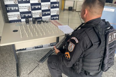 Jovem é preso por tráfico de drogas em Quatis