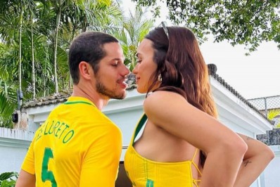 José Loreto assiste jogo do Brasil na casa de Rafa Kalimann