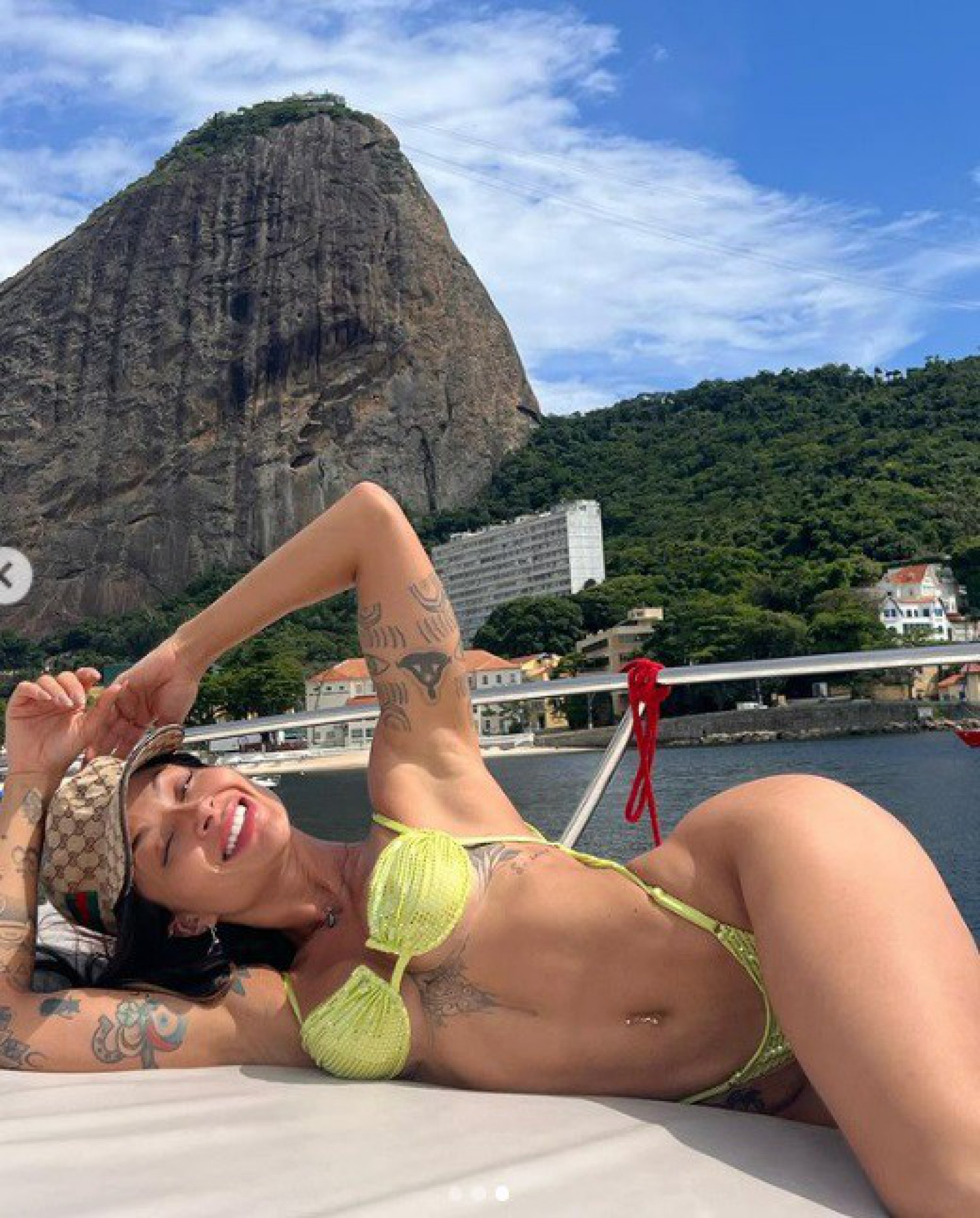 Aline Campos posa de biquíni e exibe as curvas - Reprodução do Instagram