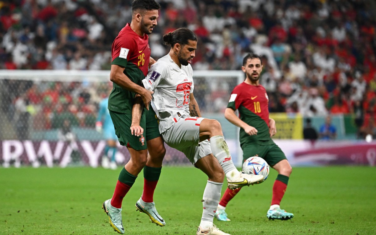 Portugal e Su&iacute;&ccedil;a fizeram duelo pelas oitavas de final da Copa do Mundo