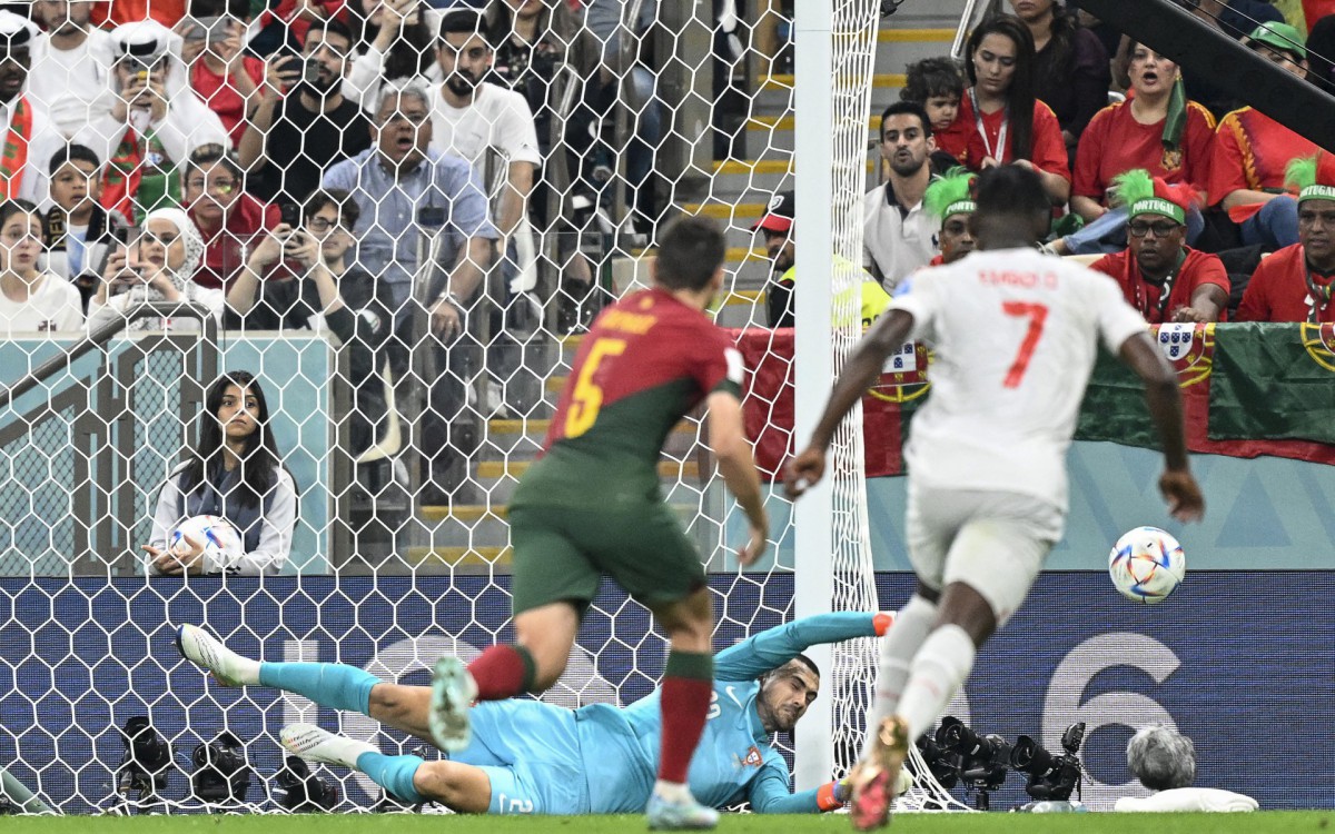 Portugal e Su&iacute;&ccedil;a fizeram duelo pelas oitavas de final da Copa do Mundo