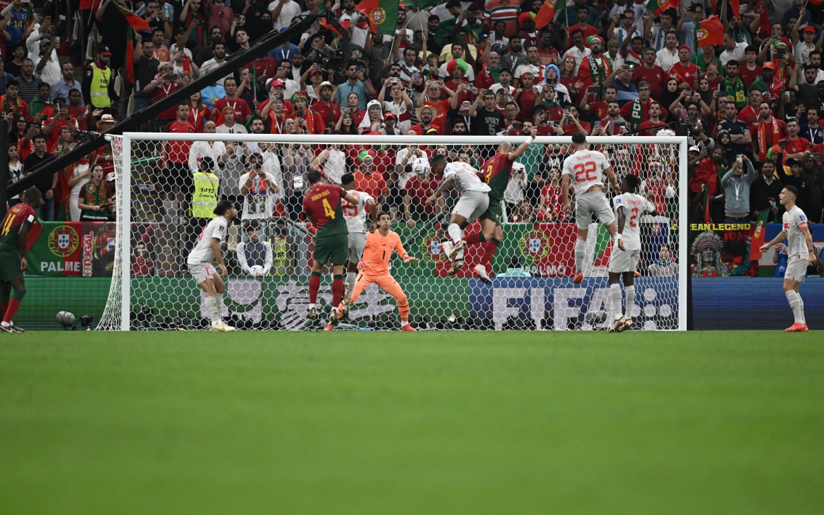 Portugal e Su&iacute;&ccedil;a fizeram duelo pelas oitavas de final da Copa do Mundo