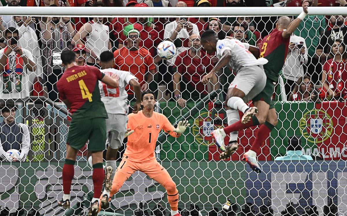 Portugal e Su&iacute;&ccedil;a fizeram duelo pelas oitavas de final da Copa do Mundo