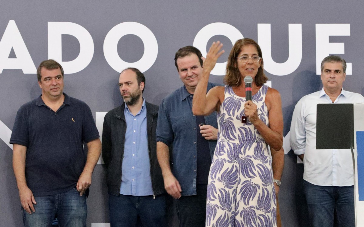 Jackie Silva, que brilhou ao lado de Isabel nas quadras, participou de solenidade