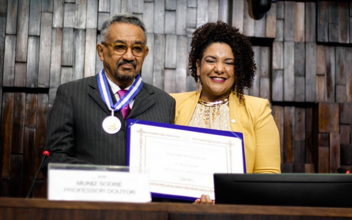 Manhã de entrega da Medalha Tiradentes para o professor Muniz Sodré na Alerj