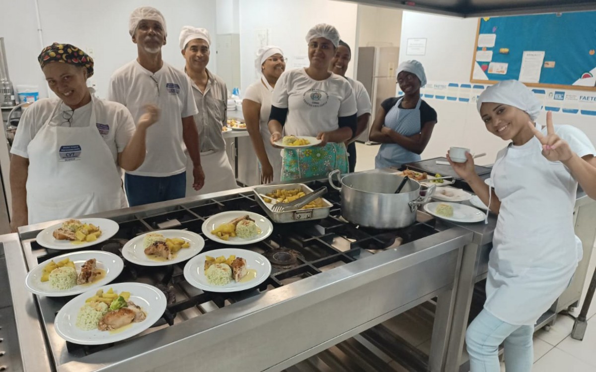 Os aprovados ser&atilde;o capacitados em bartender, confeitaria e panifica&ccedil;&atilde;o, al&eacute;m de aprender sobre a cozinha mediterr&acirc;nea, cozinha asi&aacute;tica e cozinha contempor&acirc;nea