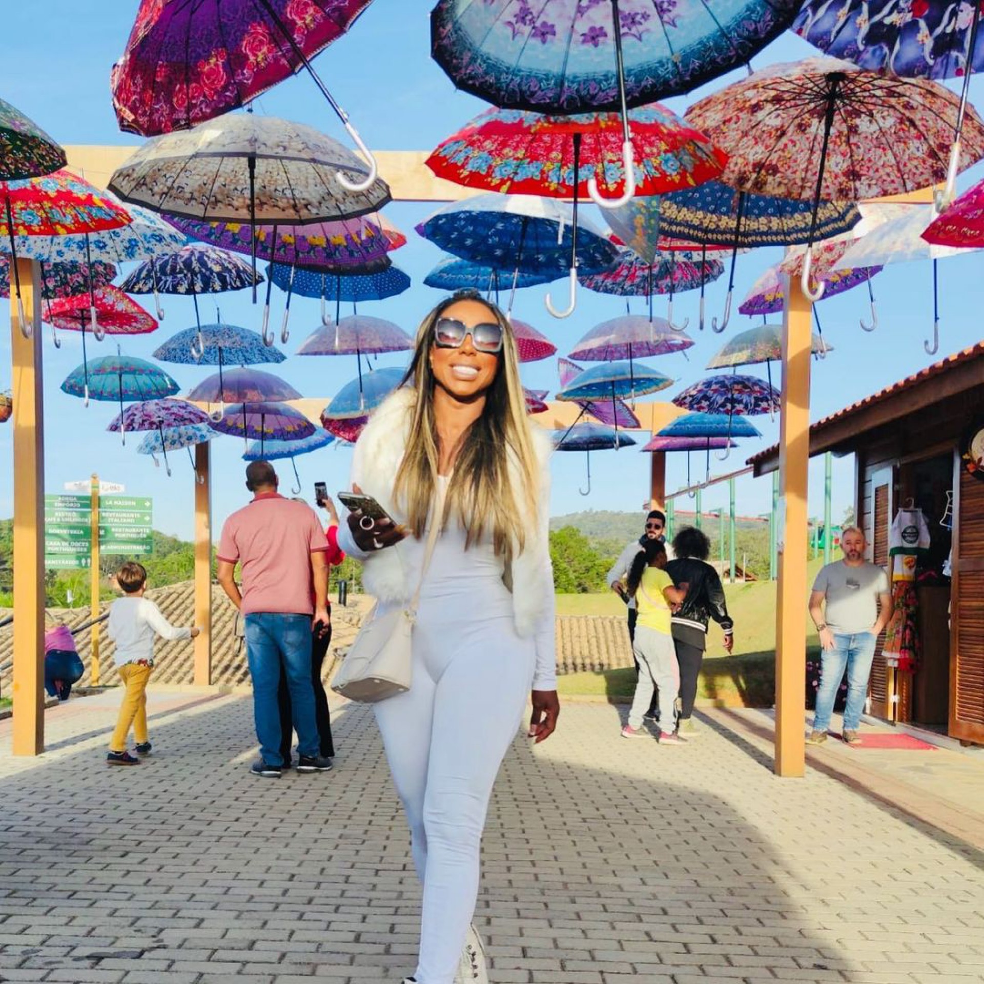 Ex-BBB Adélia Soares é advogada de Deolane Bezerra e entrou com liminar para tirar a viúva de MC Kevin e Pétala Barreiros de 'A Fazenda 14' - Reprodução Internet