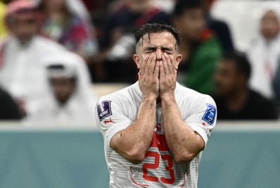 Shaqiri pede desculpas por eliminação da Suíça e manda indireta para técnico
